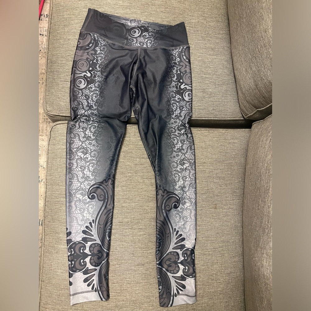 Worn only once in great condition very clean bought from a yoga studio